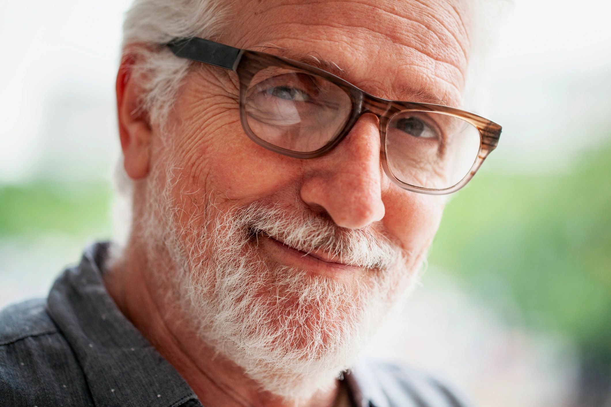 Senior patient portrait for dentures consultation page